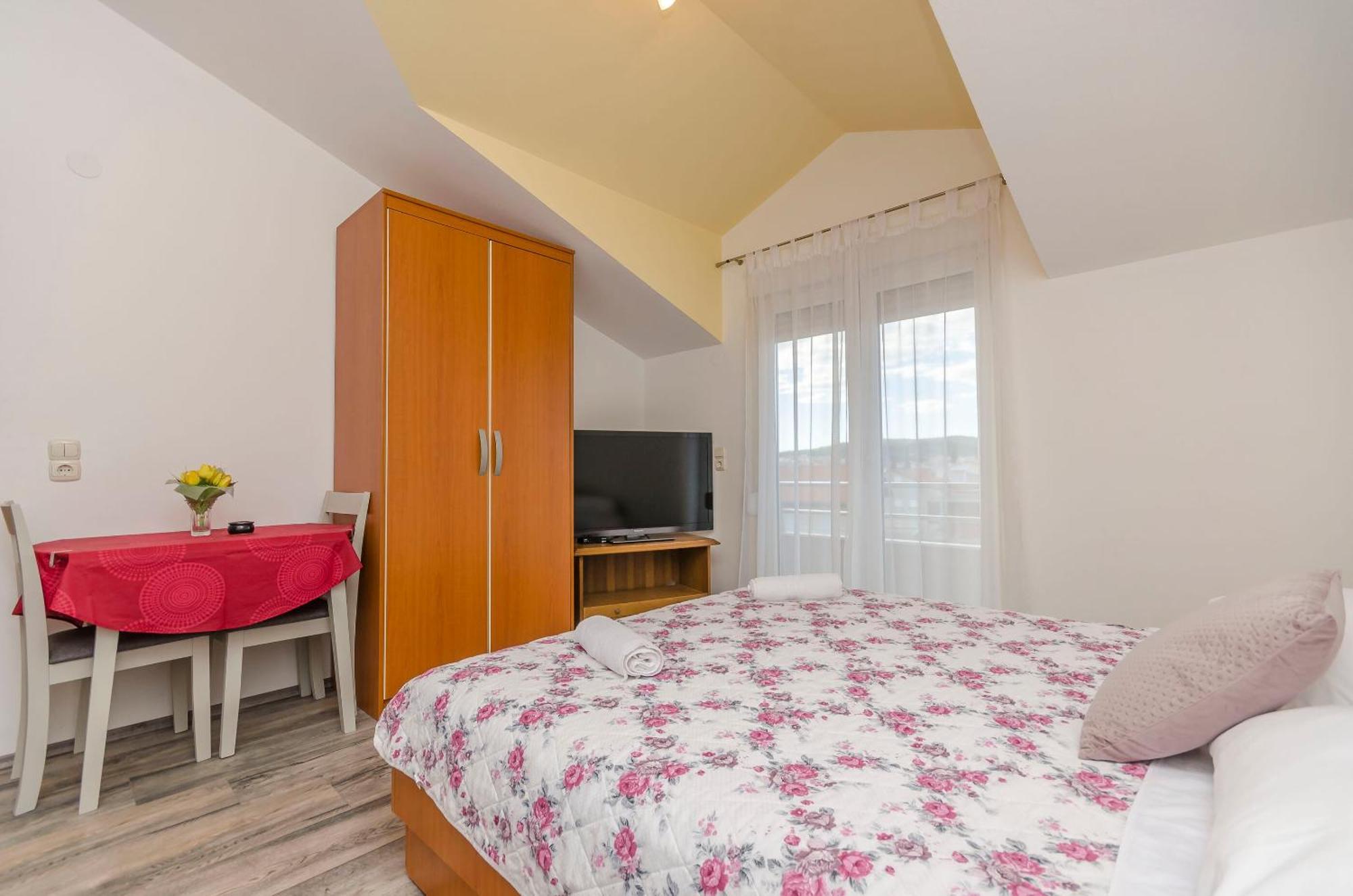 Apartments Rajka Водице Екстериор снимка